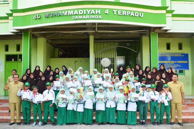 Borong Puluhan Piala dalam Tiga Momen - SD Muhammadiyah 4 Terpadu Samarinda